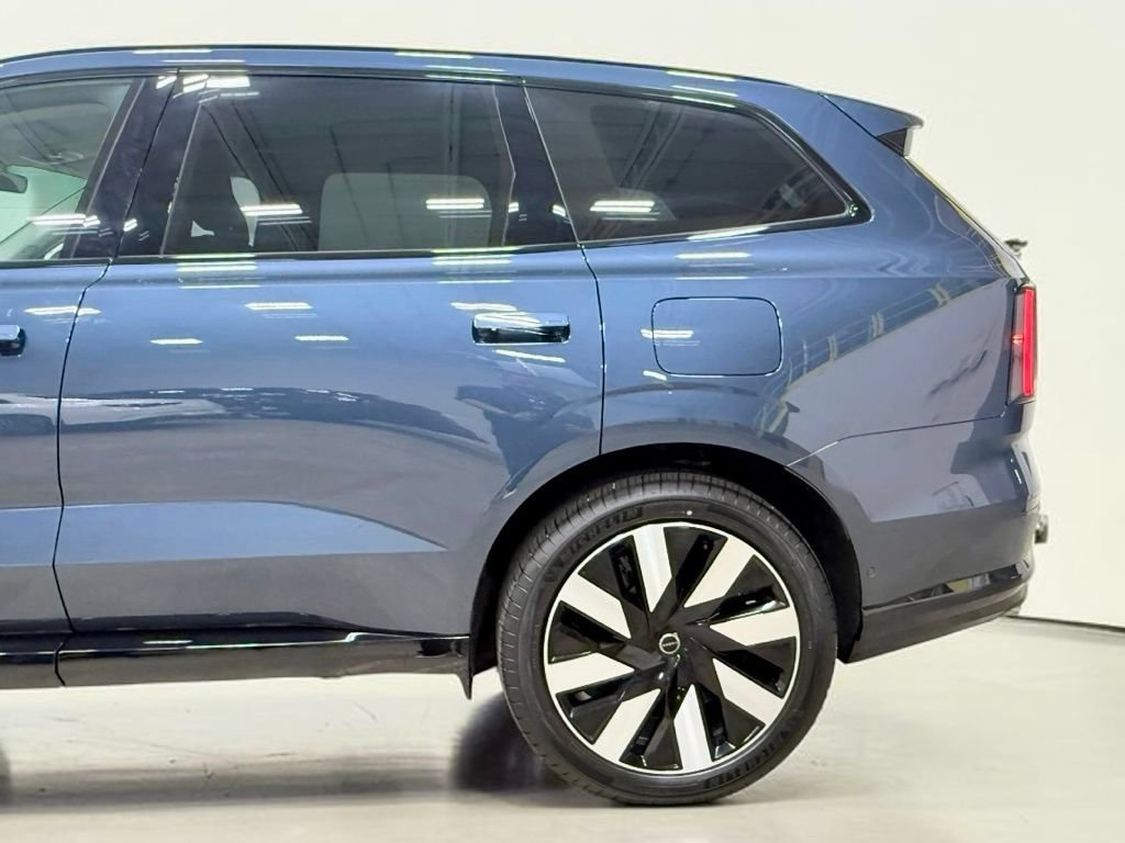 Used 2025 Volvo EX90 Ultra AWD/4WD image 13