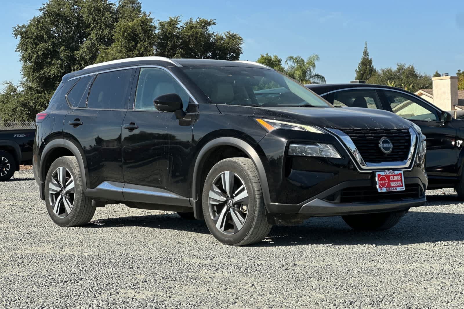 Used 2023 Nissan Rogue SL FWD image 3
