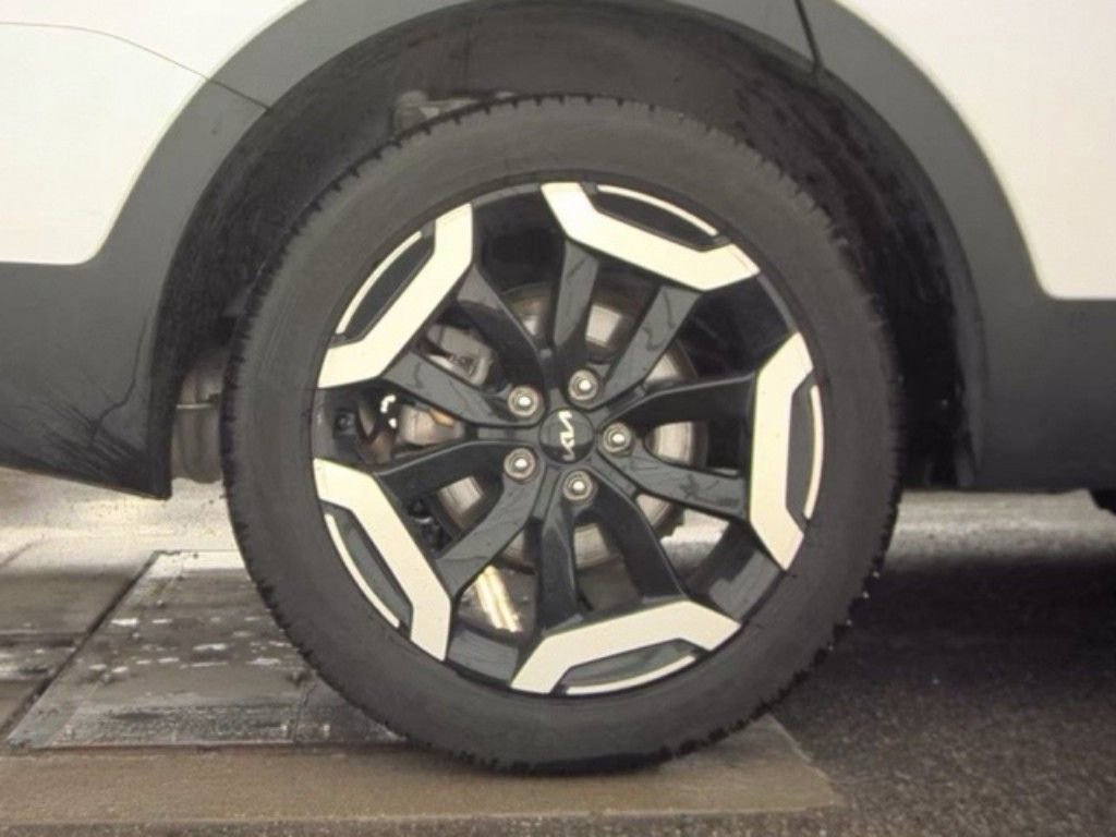 Used 2025 Kia Telluride S image 23