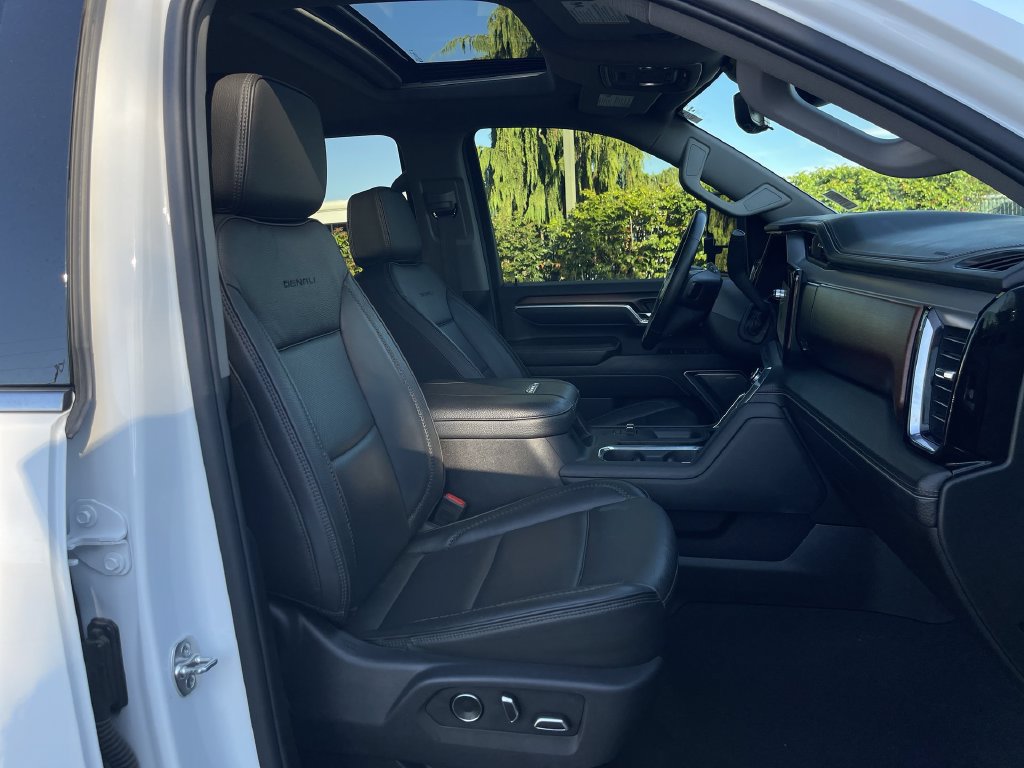 Used 2025 GMC Sierra 3500 Denali w/ Denali Reserve Package AWD/4WD image 29