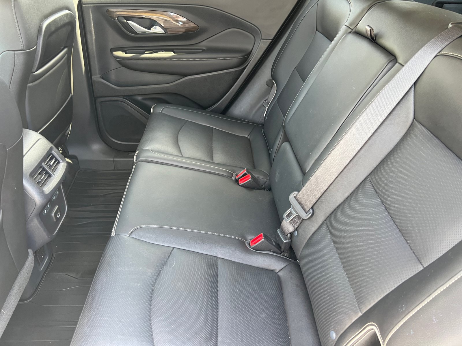 Used 2020 GMC Terrain Denali w/ Denali Premium Package FWD image 17