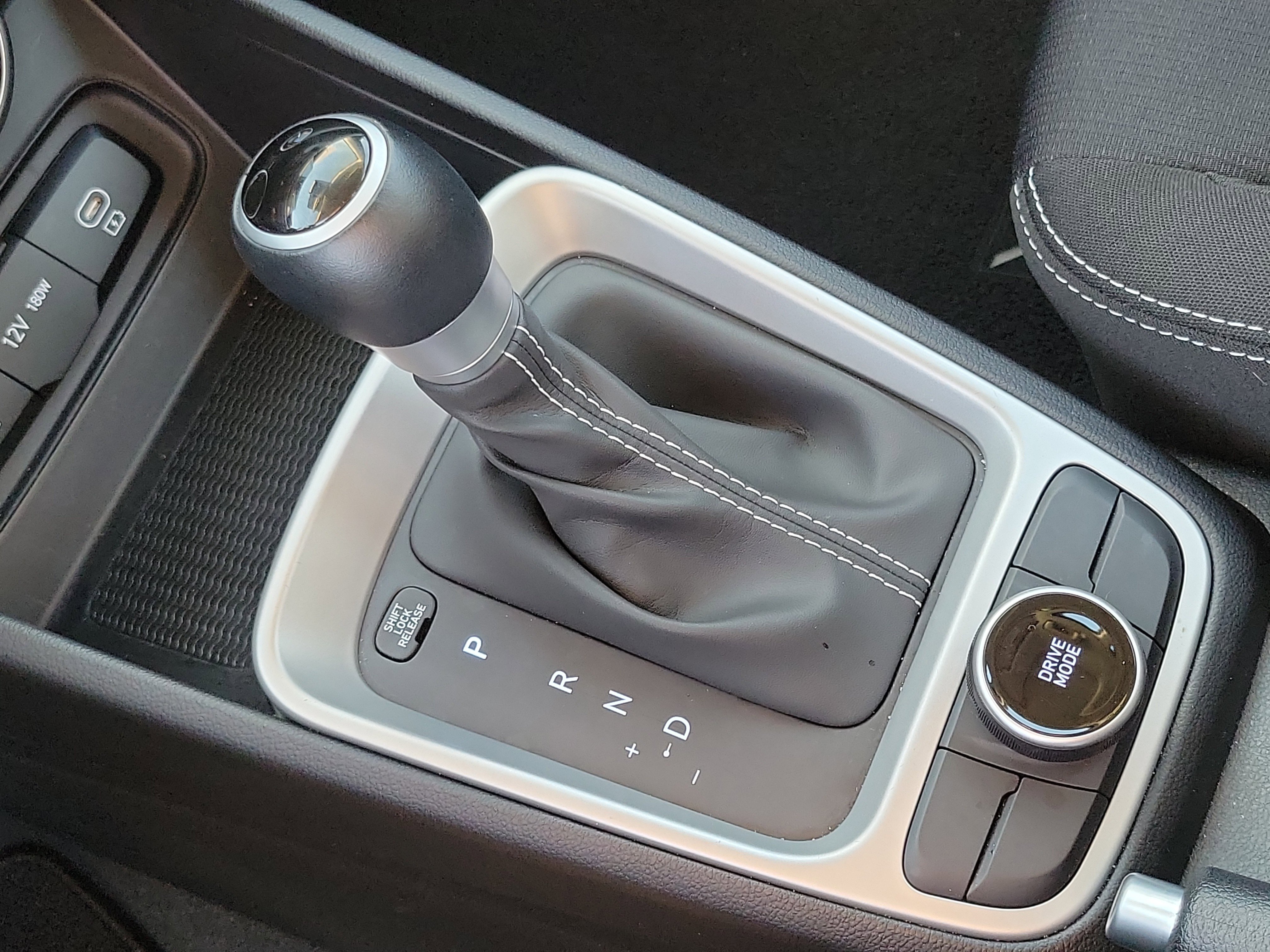 Certified 2025 Hyundai Venue SEL FWD image 16
