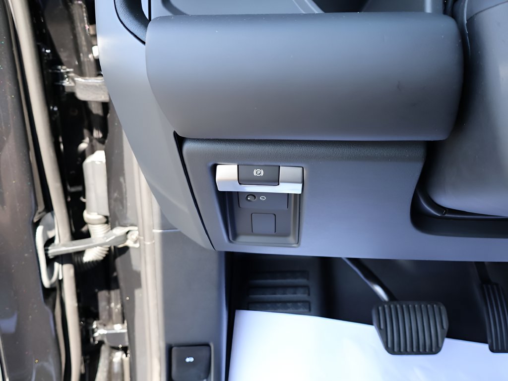 New 2026 Land Rover Defender 130 X-Dynamic SE AWD/4WD image 36