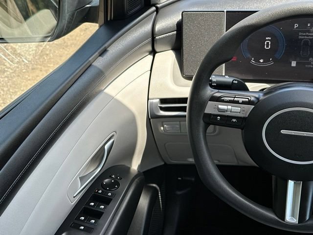 Certified 2025 Hyundai Tucson SE AWD/4WD image 30