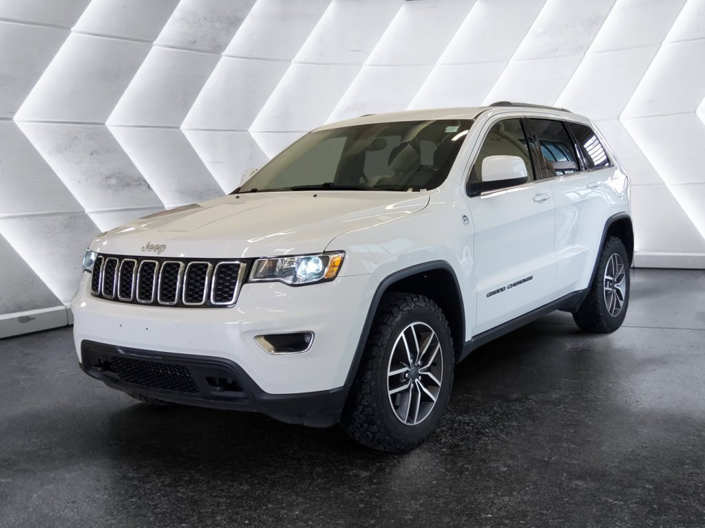 Used 2020 Jeep Grand Cherokee Laredo w/ Quick Order Package 2BN North AWD/4WD image 3