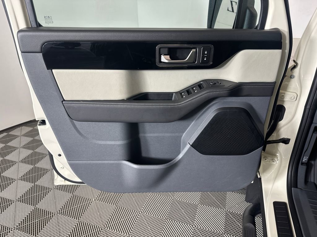 Used 2025 INEOS Grenadier Fieldmaster Edition image 10