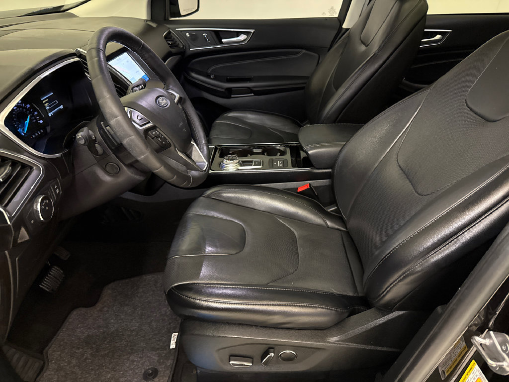 Used 2019 Ford Edge Titanium w/ Equipment Group 301A AWD/4WD image 19