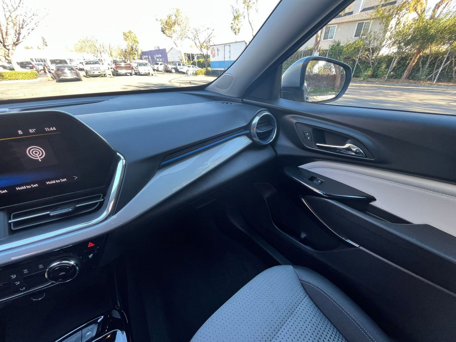 Used 2025 Chevrolet Trax LT image 34