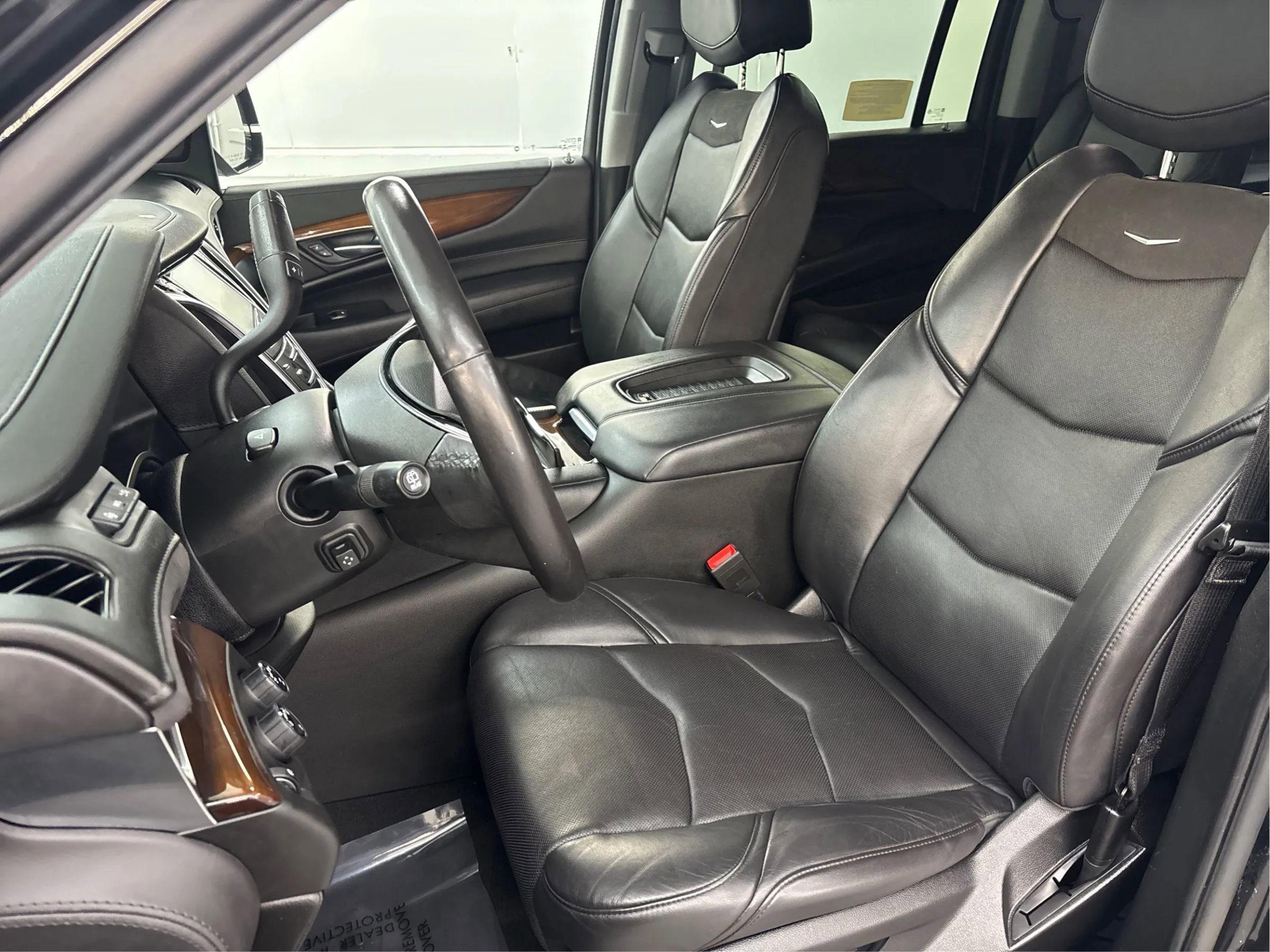 Used 2020 Cadillac Escalade ESV Premium Luxury image 13