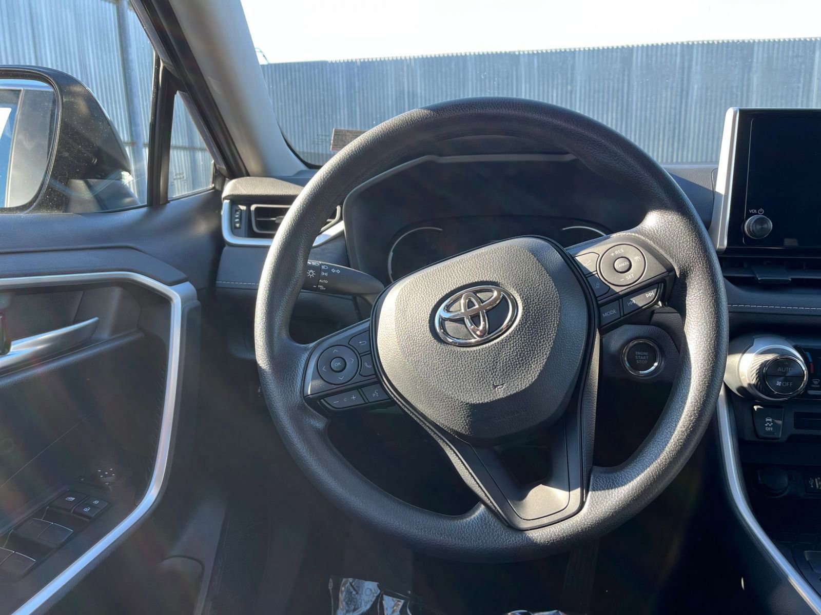 Used 2025 Toyota RAV4 XLE image 29