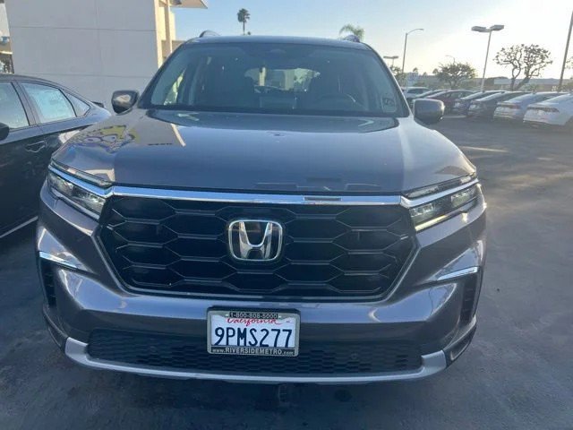 Certified 2025 Honda Pilot Touring image 5