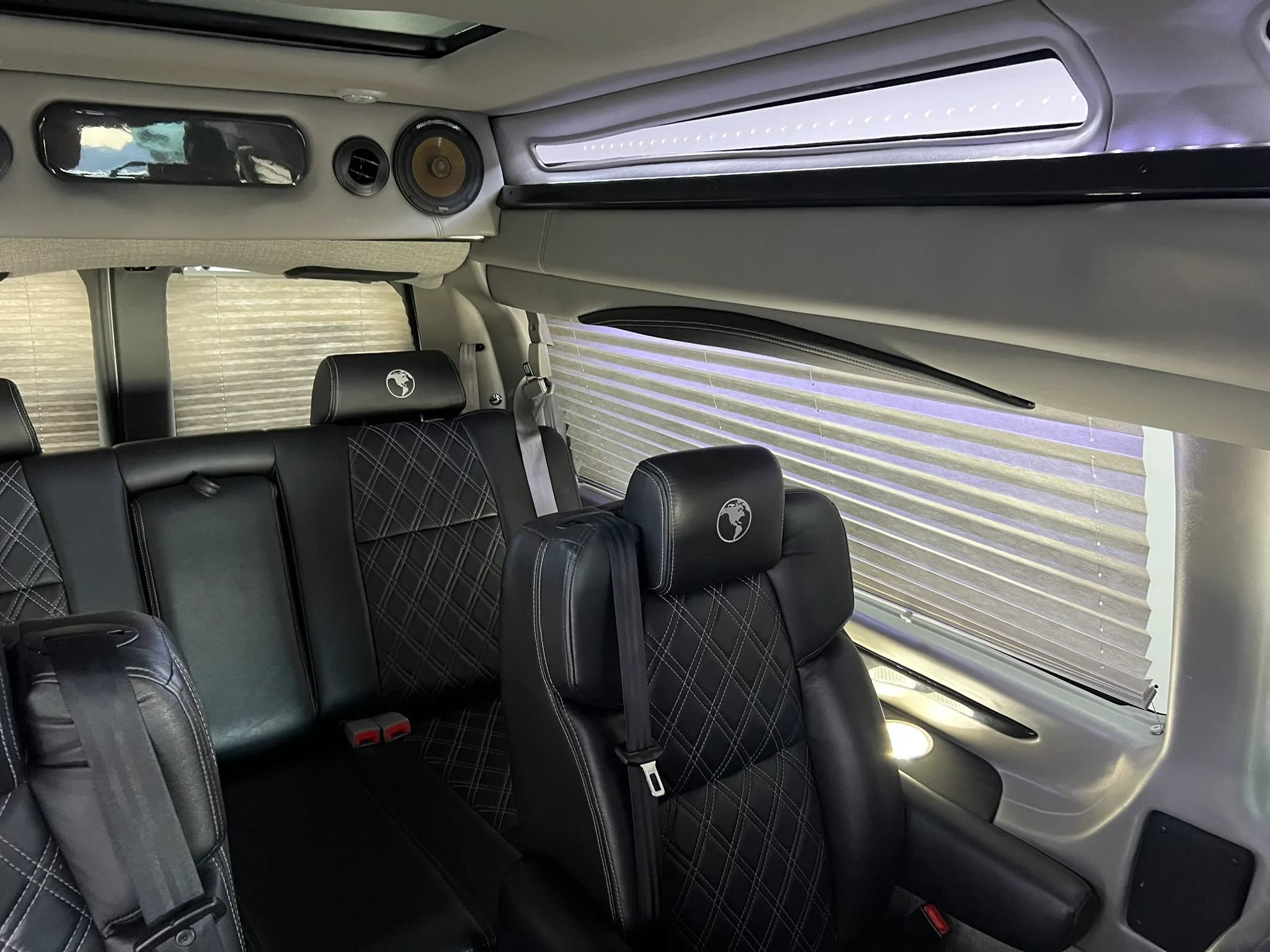 Used 2021 Chevrolet Express 3500 LS w/ Chrome Appearance Package RWD image 21