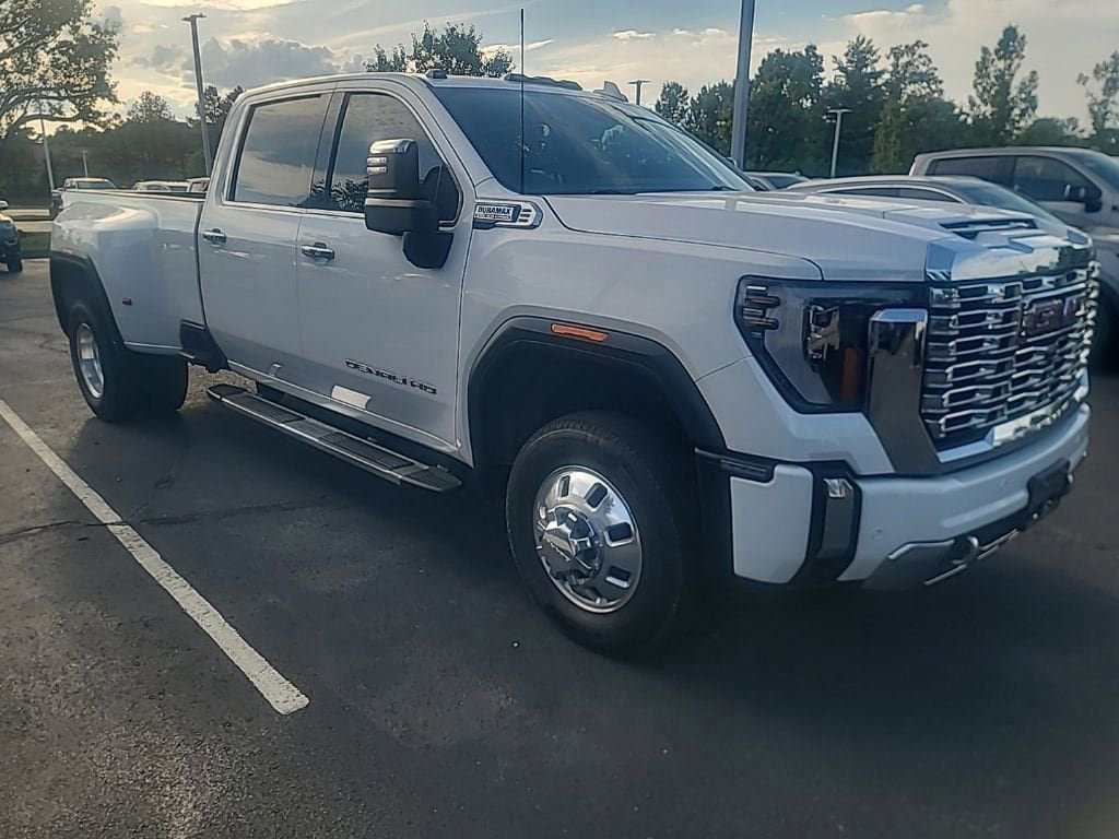 Used 2024 GMC Sierra 3500 Denali w/ Denali Reserve Package AWD/4WD image 11