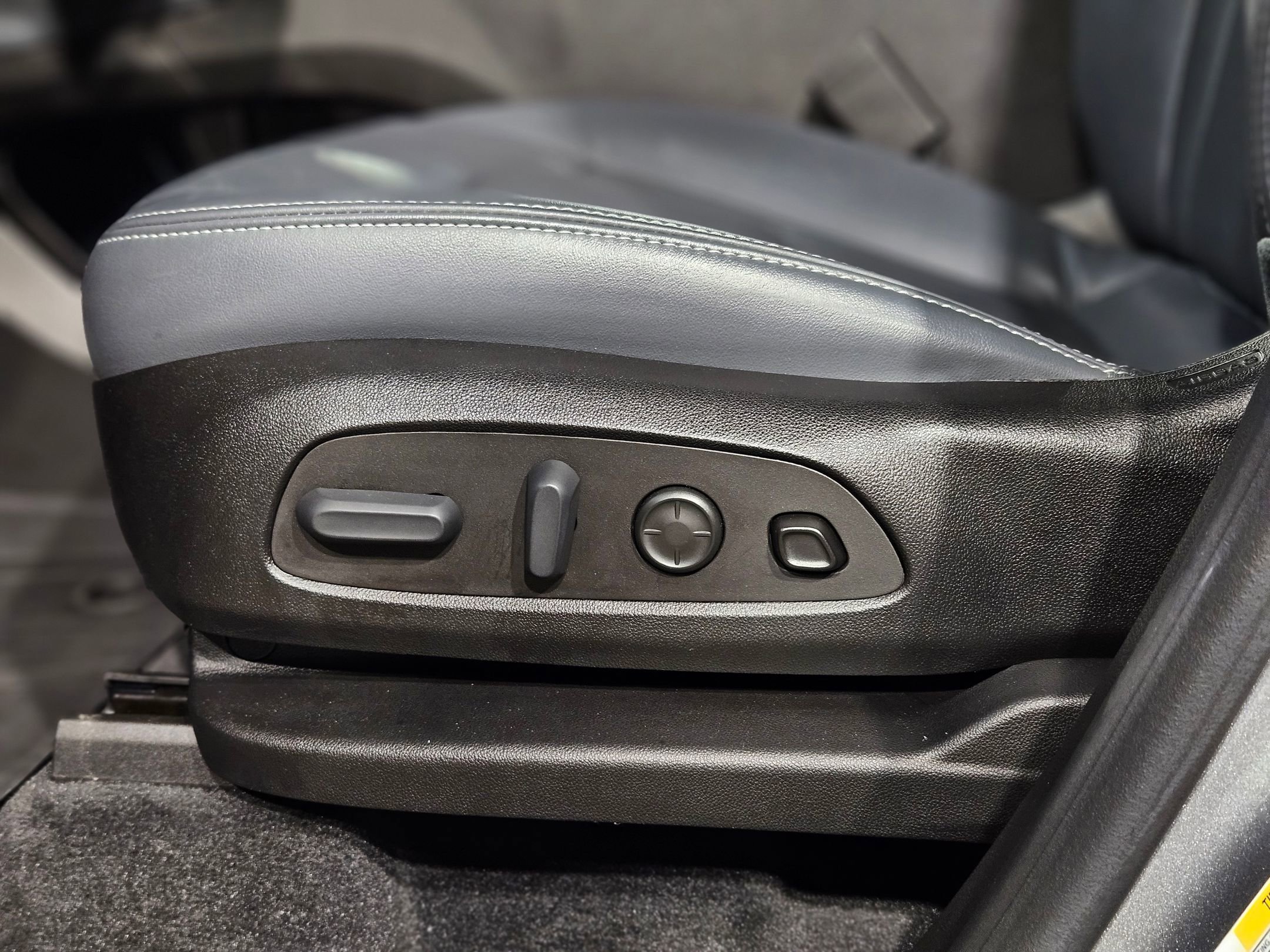 Used 2023 Buick Enclave Premium w/ Experience Buick Package image 24