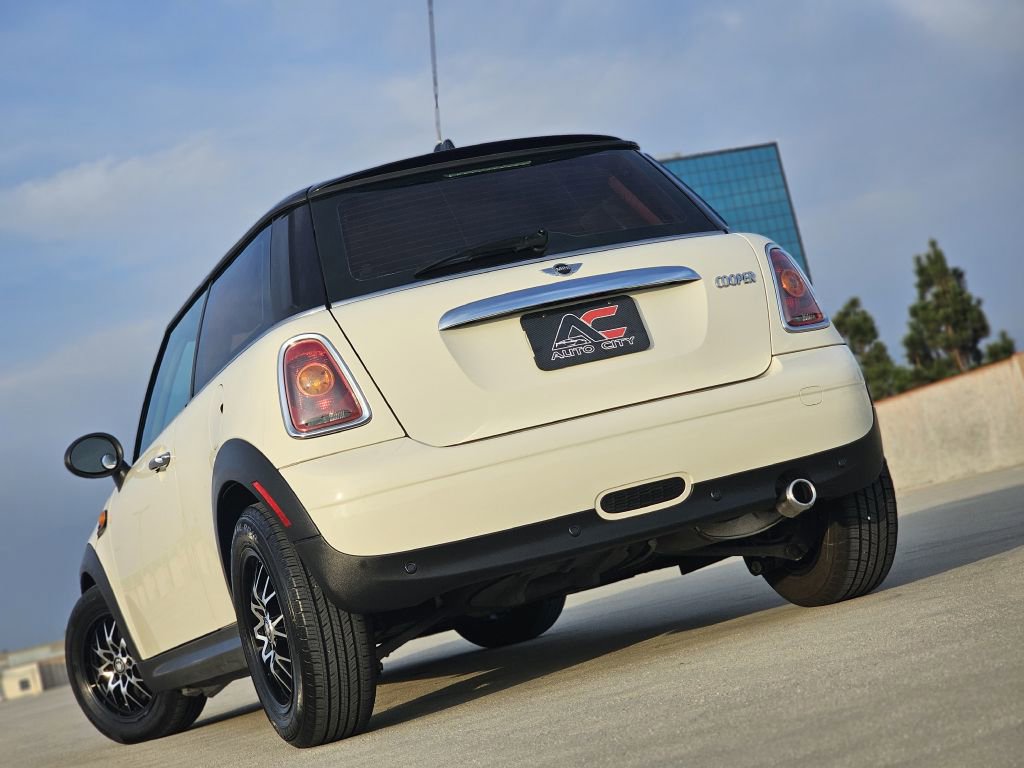Used 2009 MINI Cooper Hardtop image 2