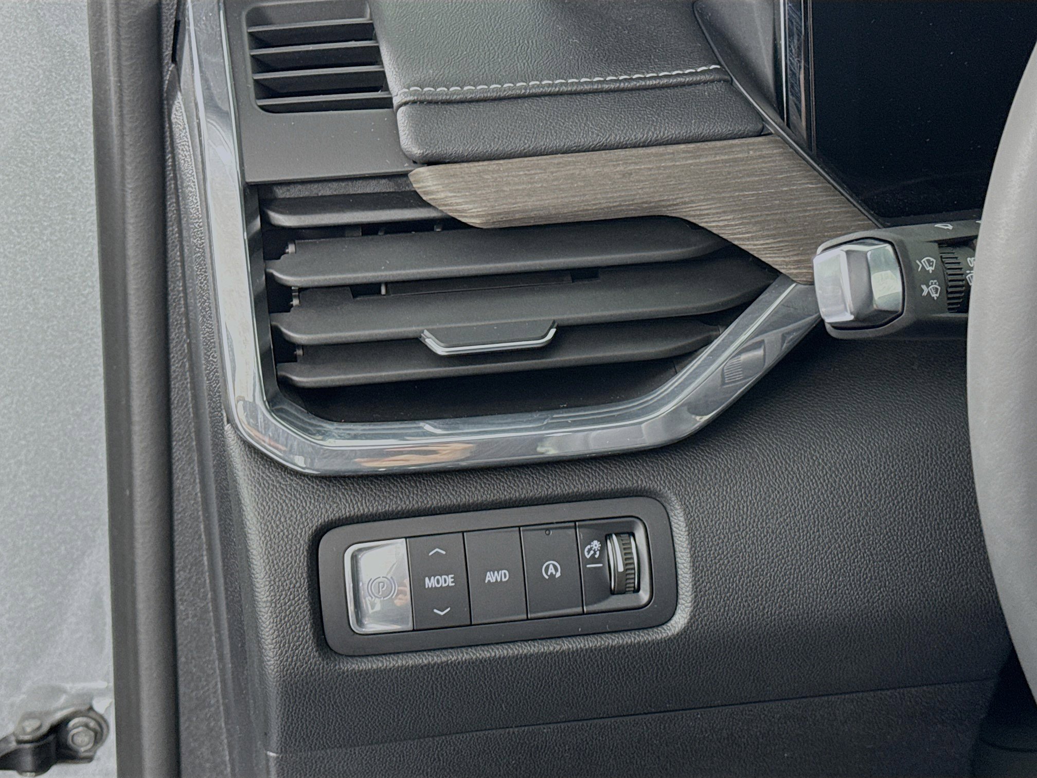 Used 2024 GMC Acadia Denali image 10