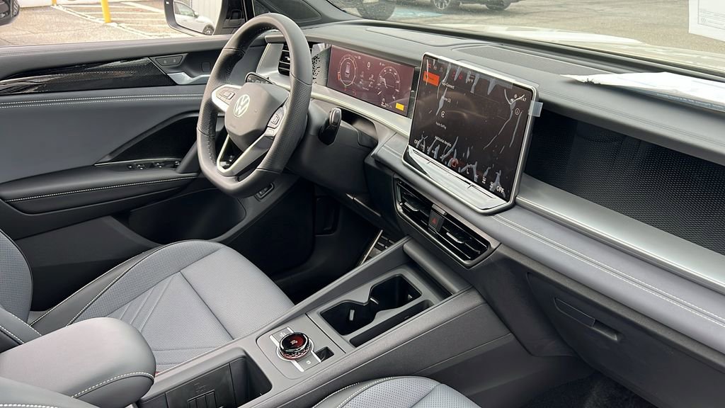 New 2026 Volkswagen Tiguan SE R-Line image 11