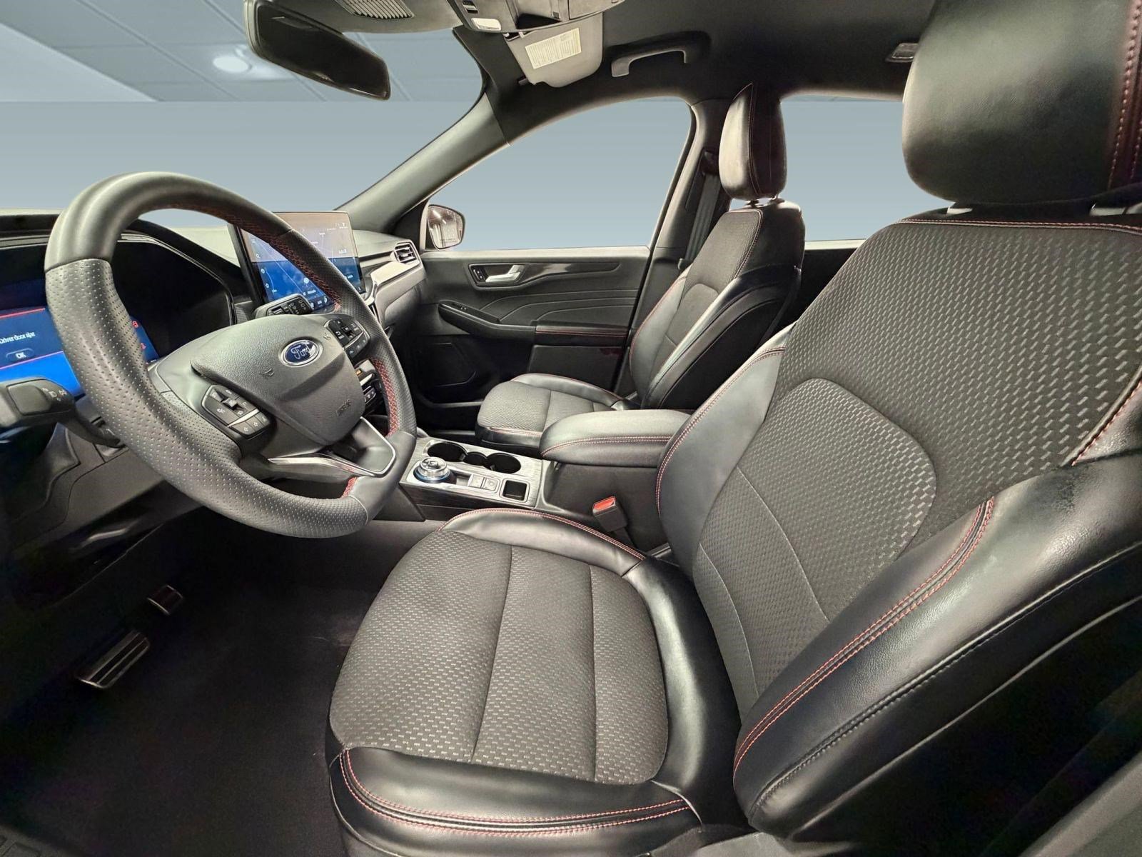 Certified 2023 Ford Escape ST-Line Elite AWD/4WD image 4