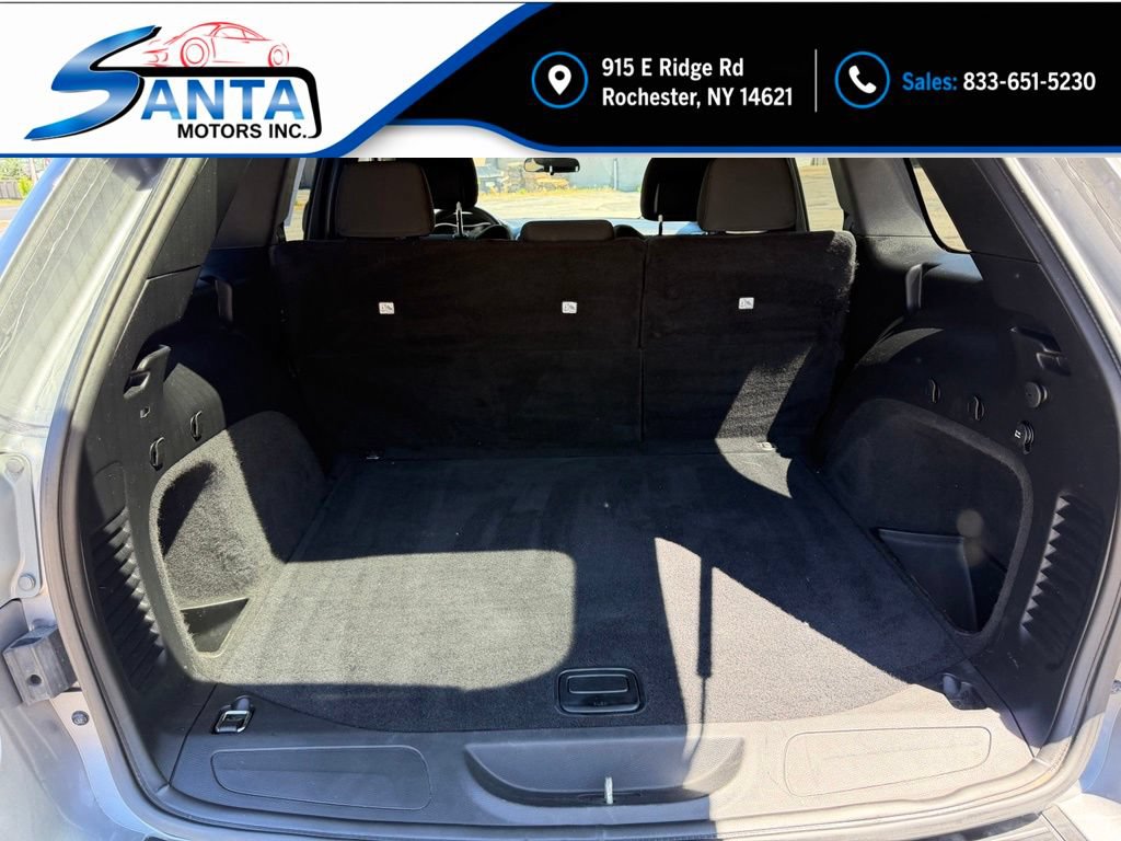 Used 2019 Jeep Grand Cherokee Laredo AWD/4WD image 12