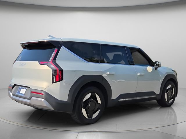Used 2024 Kia EV9 Light Long Range RWD image 7