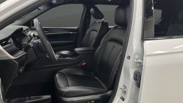 Used 2024 Jeep Grand Cherokee L Limited w/ Black Appearance Package image 9