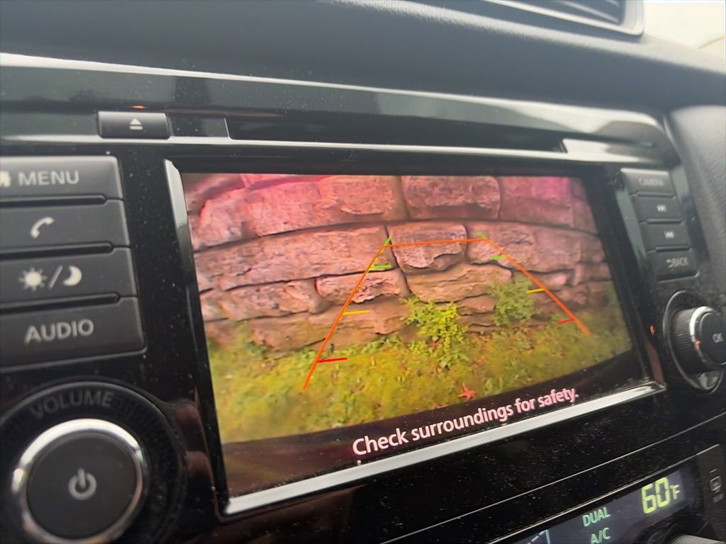 Used 2018 Nissan Rogue SV AWD/4WD image 15