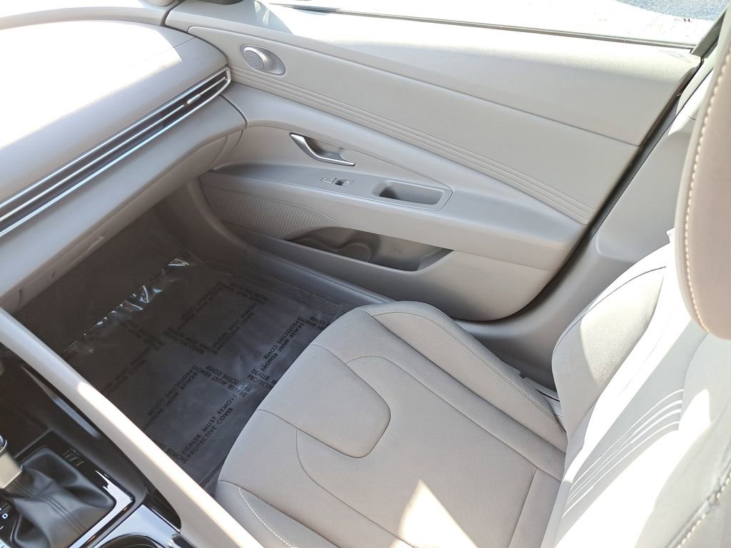 Used 2023 Hyundai Elantra SEL w/ Convenience Package image 11