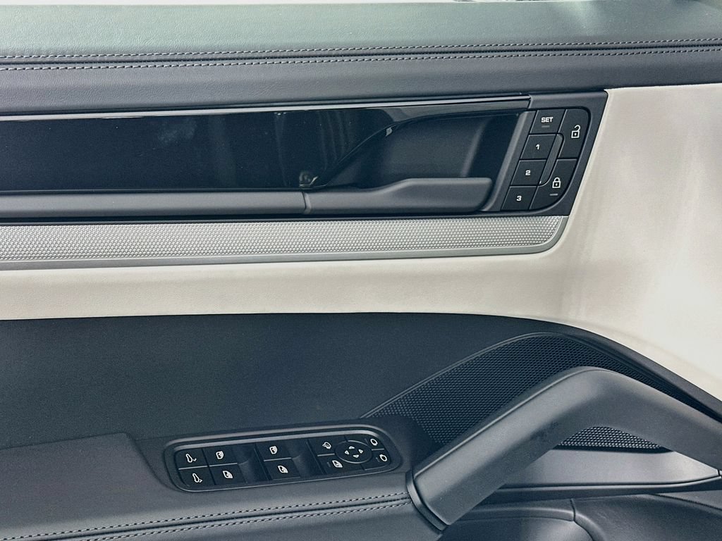 New 2026 Porsche Cayenne Coupe AWD/4WD image 19