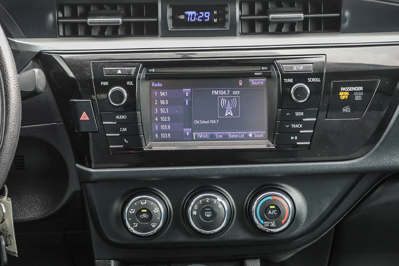 Used 2016 Toyota Corolla L FWD image 14