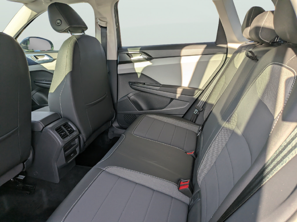 Certified 2023 Volkswagen Taos SE w/ Panoramic Sunroof Package FWD image 17
