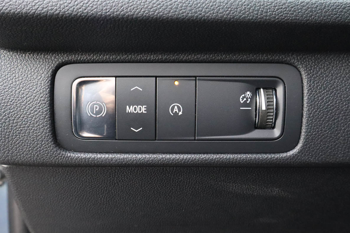 Used 2025 Chevrolet Traverse LT FWD image 16