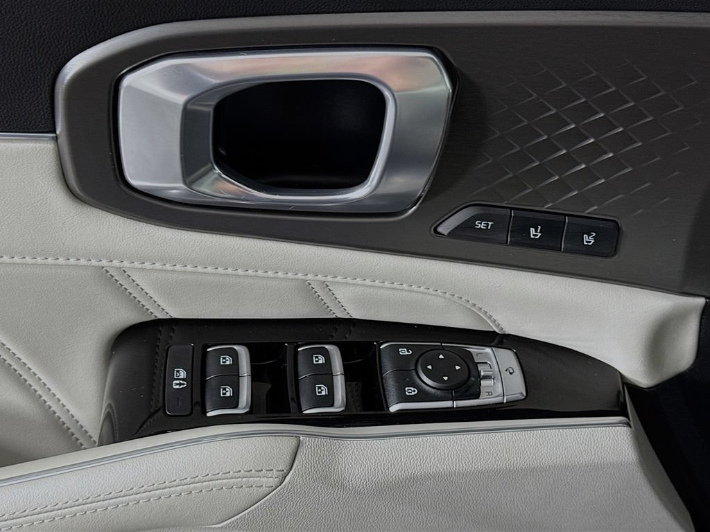 Certified 2023 Kia Sorento SX Prestige w/ Panoramic Sunroof Package AWD/4WD image 26