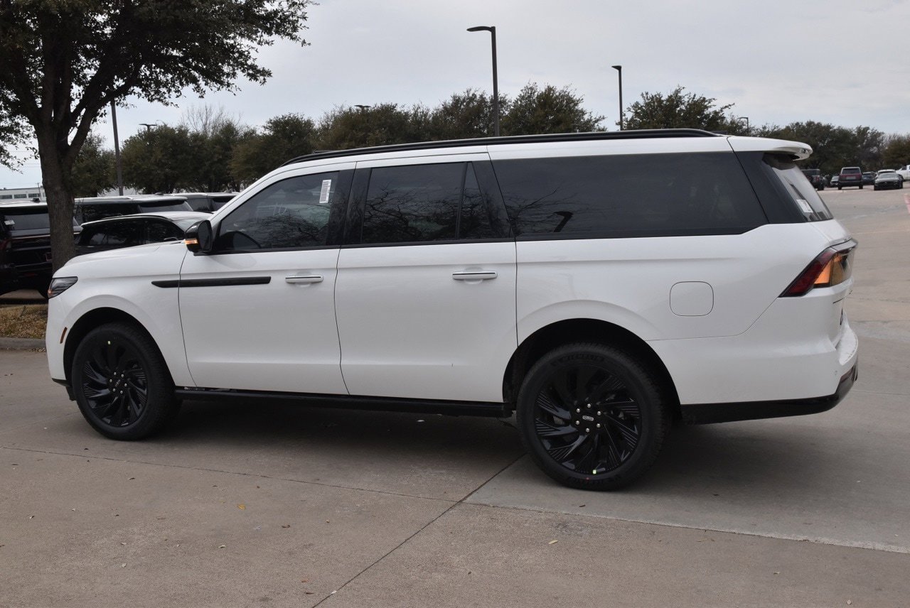 New 2025 Lincoln Navigator L Reserve w/ Jet Appearance Package image 17