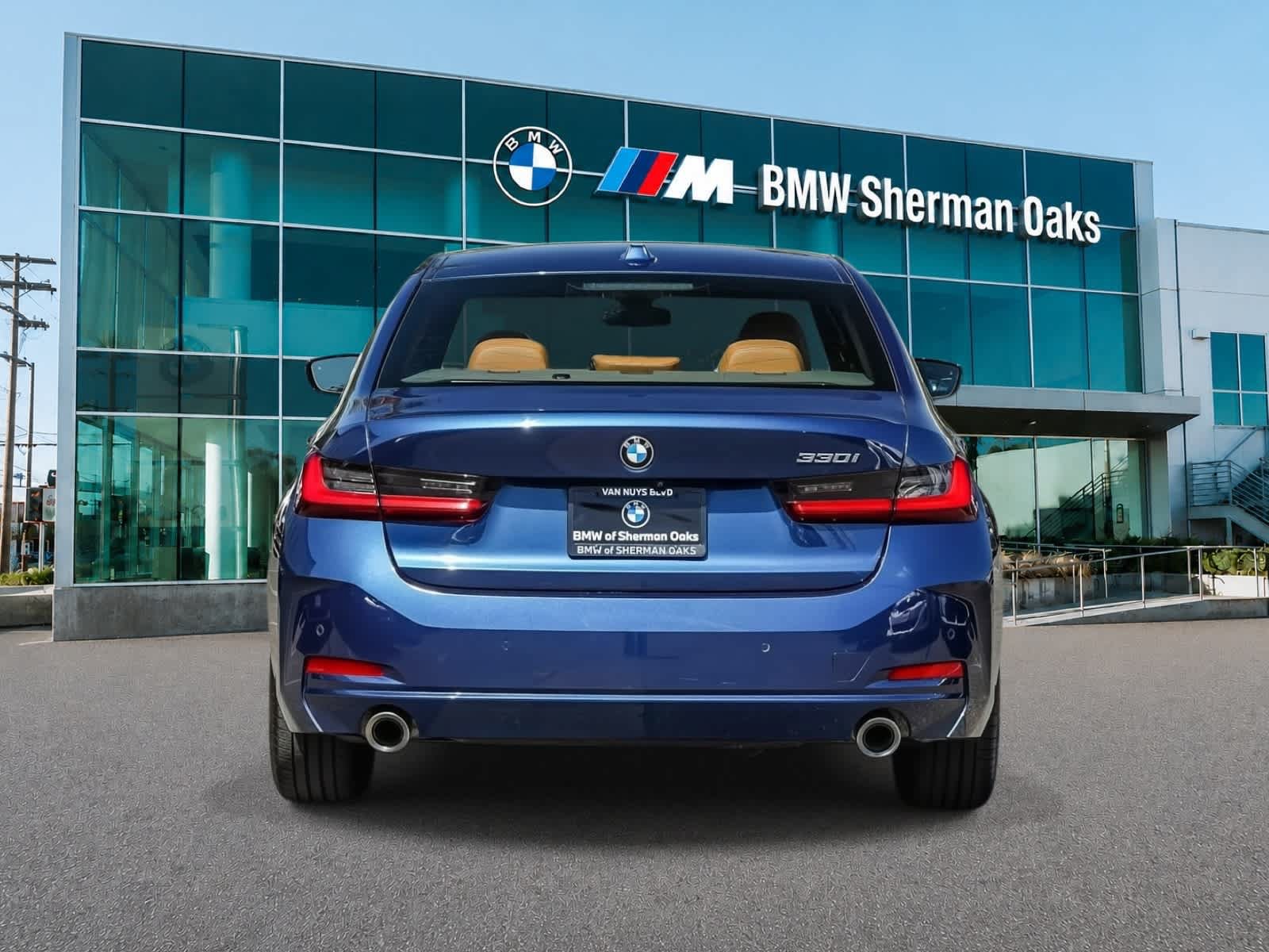 Used 2023 BMW 330i Sedan w/ Premium Package RWD image 5