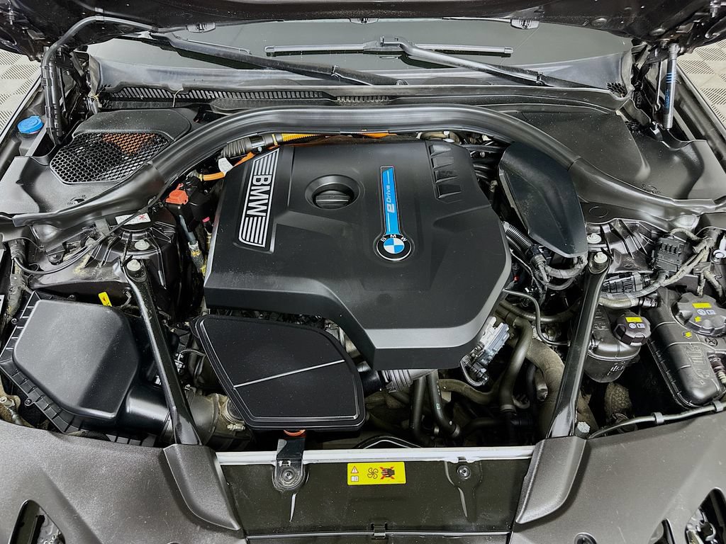 Used 2018 BMW 530e xDrive AWD/4WD image 37