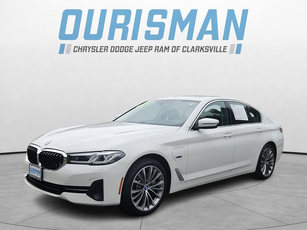 Used 2022 BMW 530e xDrive w/ Premium Package AWD/4WD image 3