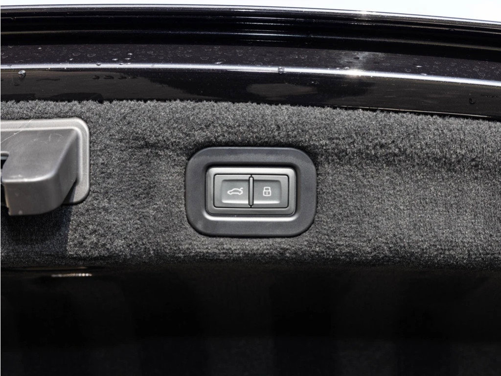 Certified 2022 Bentley Flying Spur W12 image 64