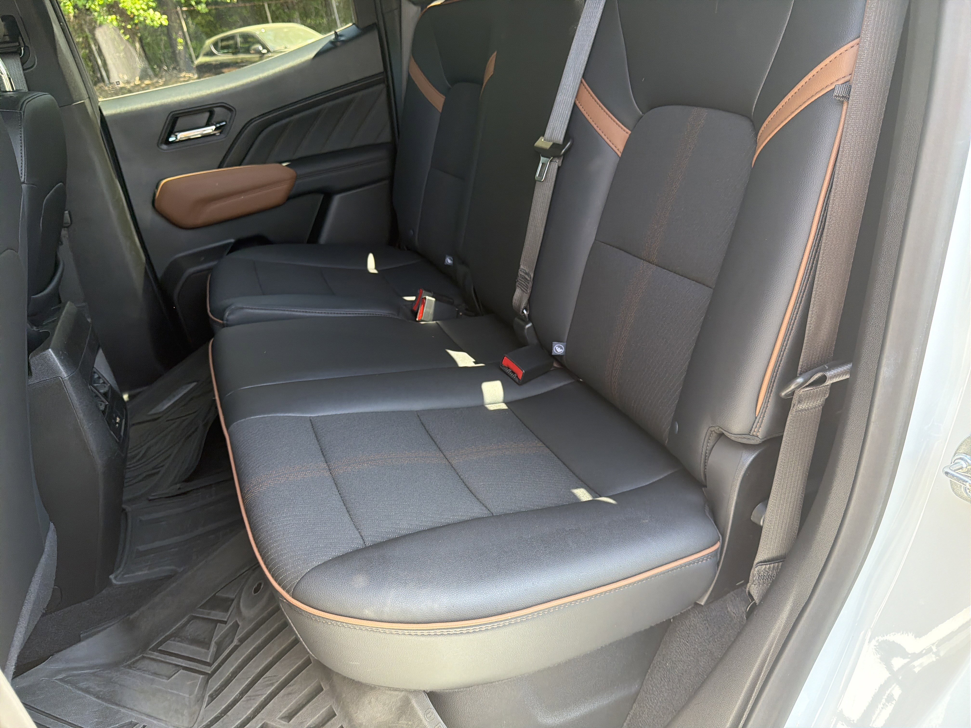 Used 2024 GMC Canyon AT4 w/ Technology Package AWD/4WD image 24