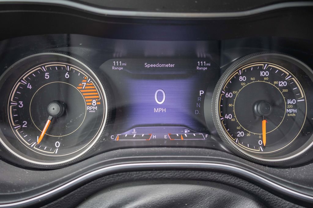 Used 2022 Jeep Cherokee Latitude Lux w/ Mopar Interior Package image 17