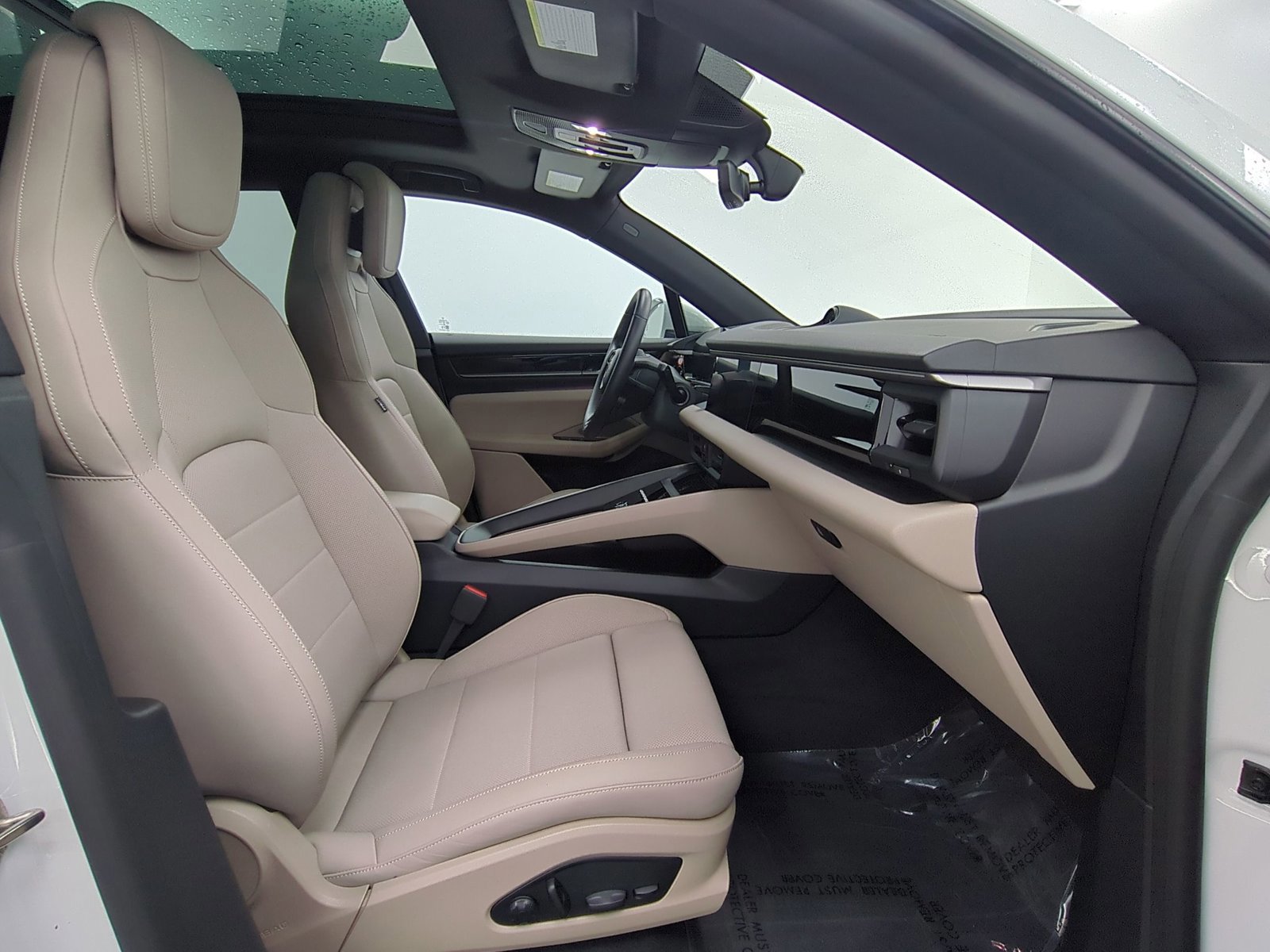 Certified 2025 Porsche Macan Electric RWD image 26
