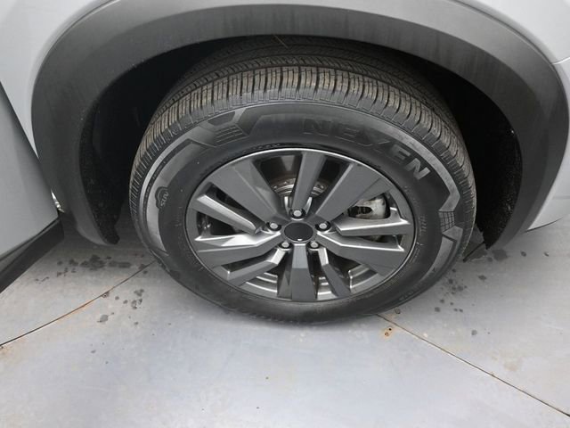 Used 2023 Nissan Pathfinder SV image 34