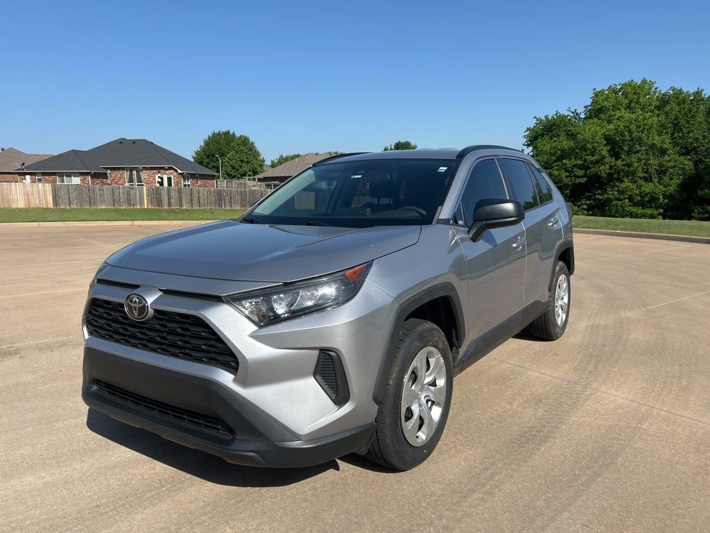 Used 2020 Toyota RAV4 LE FWD image 1