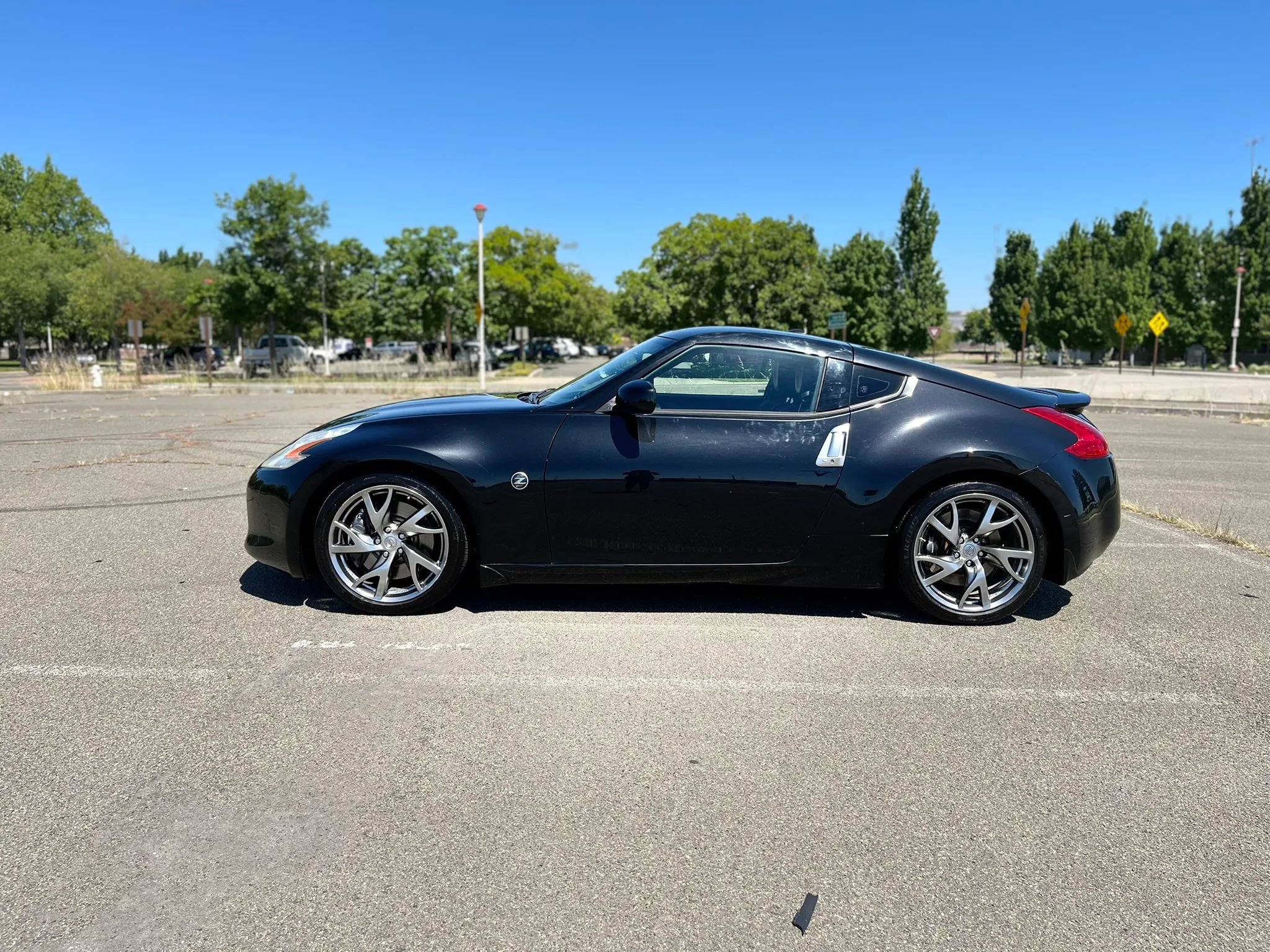 Used 2011 Nissan 370Z Touring w/ Sport Pkg RWD image 9