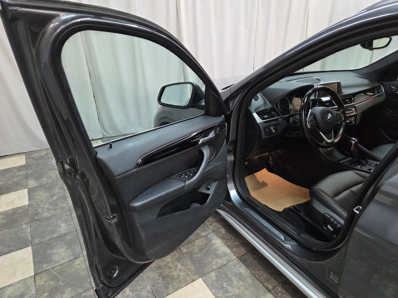 Used 2018 BMW X1 xDrive28i w/ Convenience Package AWD/4WD image 9