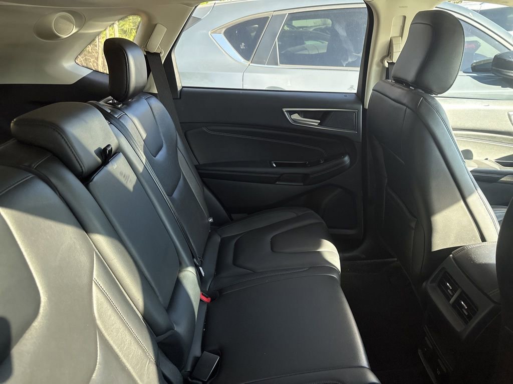 Used 2020 Ford Edge Titanium image 16