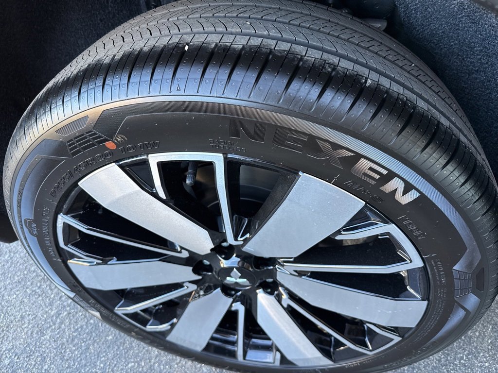 New 2025 Mitsubishi Outlander SE image 11