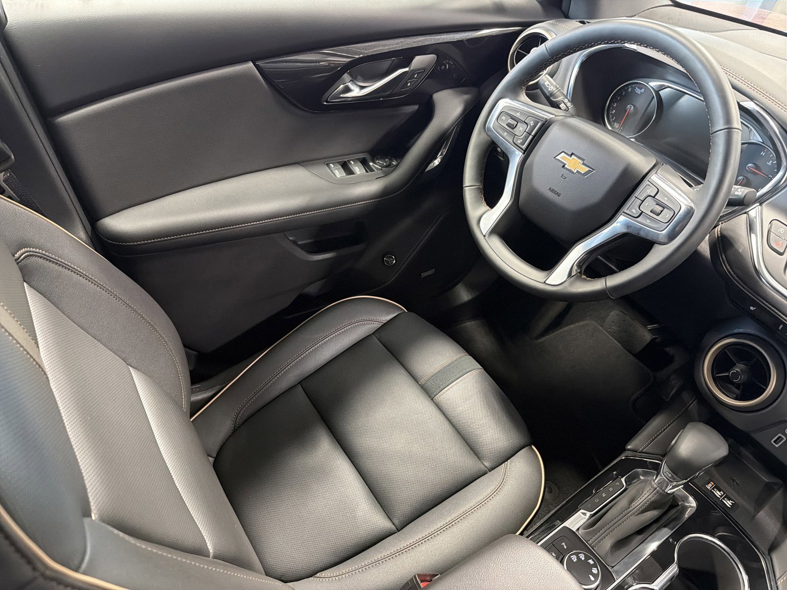 Used 2024 Chevrolet Blazer Premier image 9