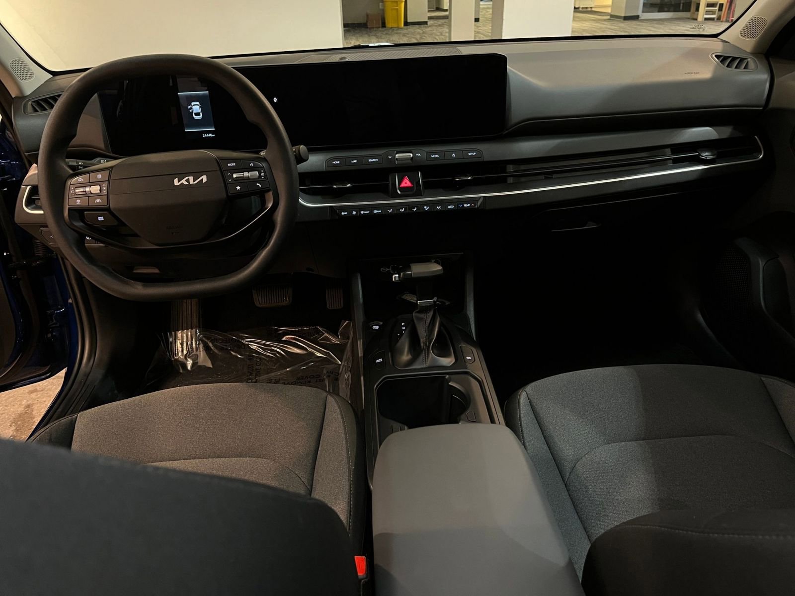 Used 2025 Kia K4 LXS image 32