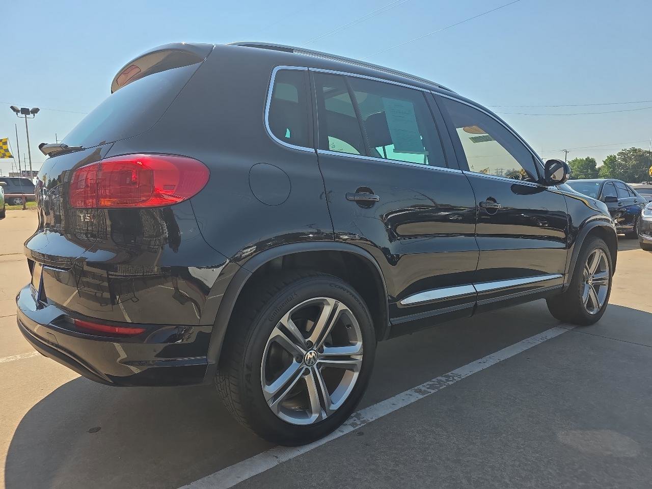Used 2017 Volkswagen Tiguan Sport image 3