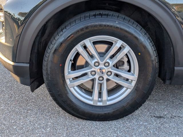 Used 2022 Ford Explorer XLT w/ Equipment Group 202A image 4